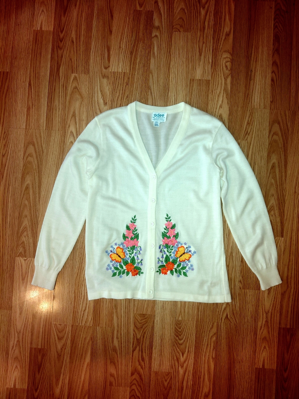 Great Vintage Condition. No Size Tag See Photos Embroidered Cardigan Sweater